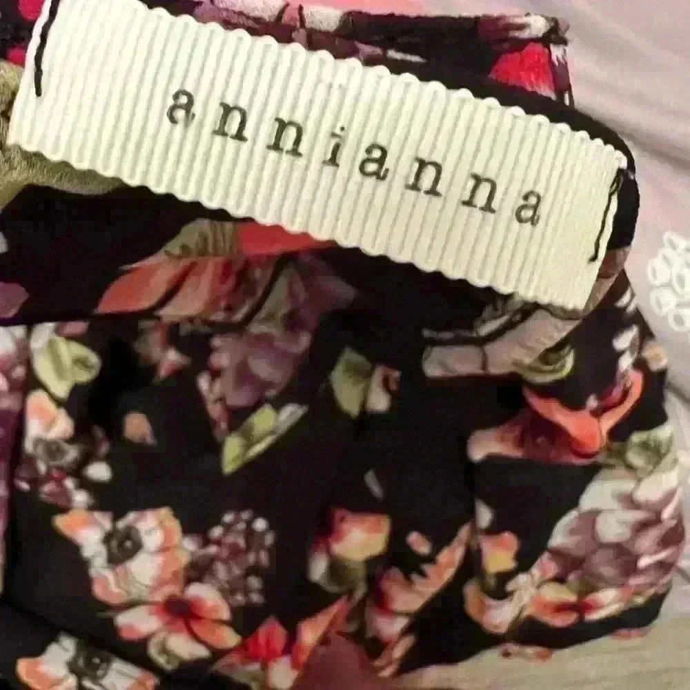 Medium flowy and Floral romper - Picture 2 of 4